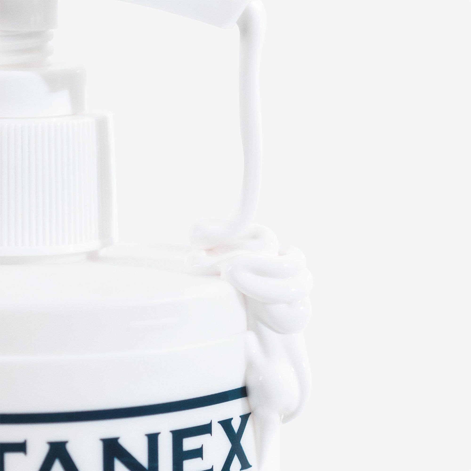 Glutanex In-Shower Body Cream – brightening and moisturizing body cream with glutathione and niacinamide