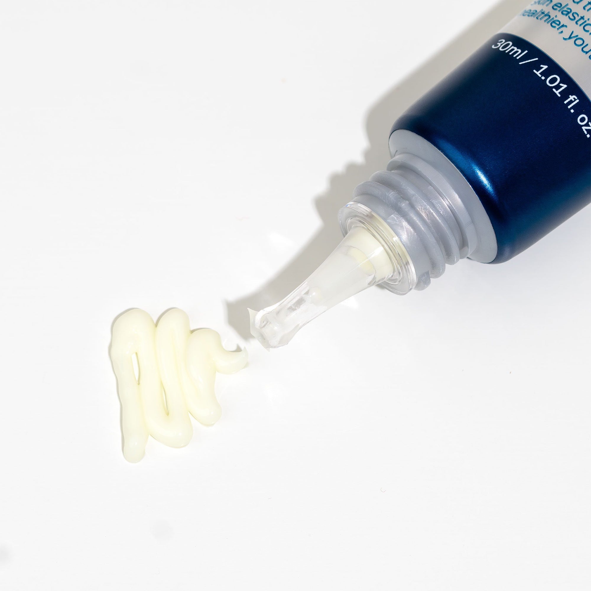 Glutanex Retinol Eye Cream tube – a powerful eye cream with Retinol and Glutathione, designed to reduce wrinkles and dark circles for youthful, radiant eyes.